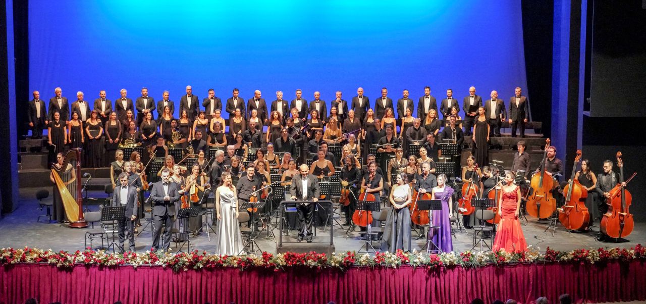 Sezonun ilk prömiyeri Yevgeni Onegin