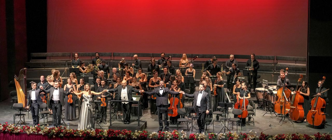 Sezonun ilk prömiyeri Yevgeni Onegin