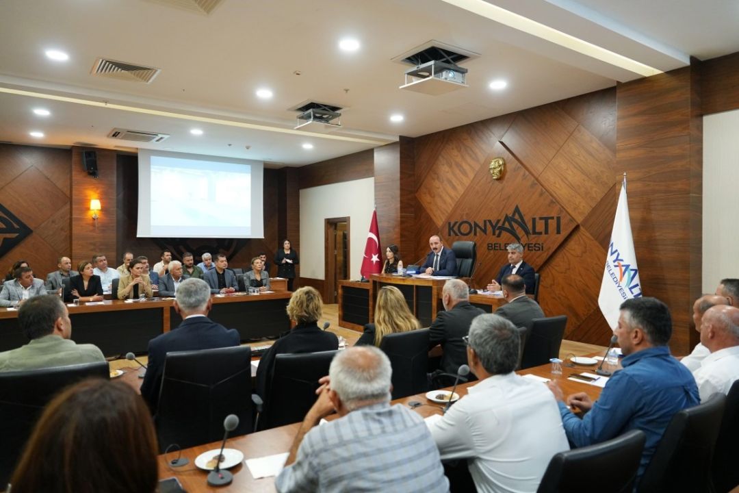 Konyaaltı Muhtarlar Meclisi'nde mahalle sorunları masaya yatırıldı
