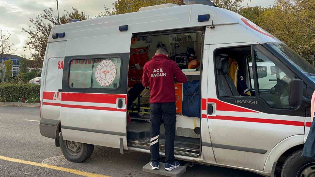 Araç refüje çıktı: 1 yaralı