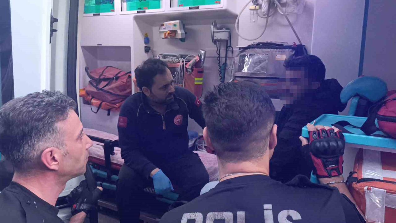 Dolmuş durağında baygın halde bulundu, polisleri görünce elini öptü