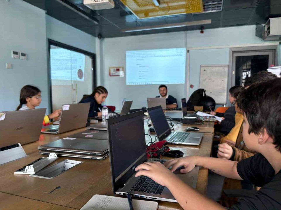 DENEYAP teknoloji atölyeleri Muğla’da geleceğin üretken nesillerini yetiştiriyor