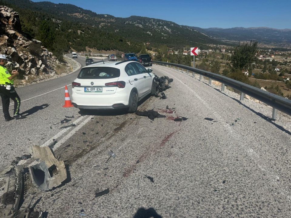 Motosiklet sürücüsünün öldüğü kaza, kask kamerasında