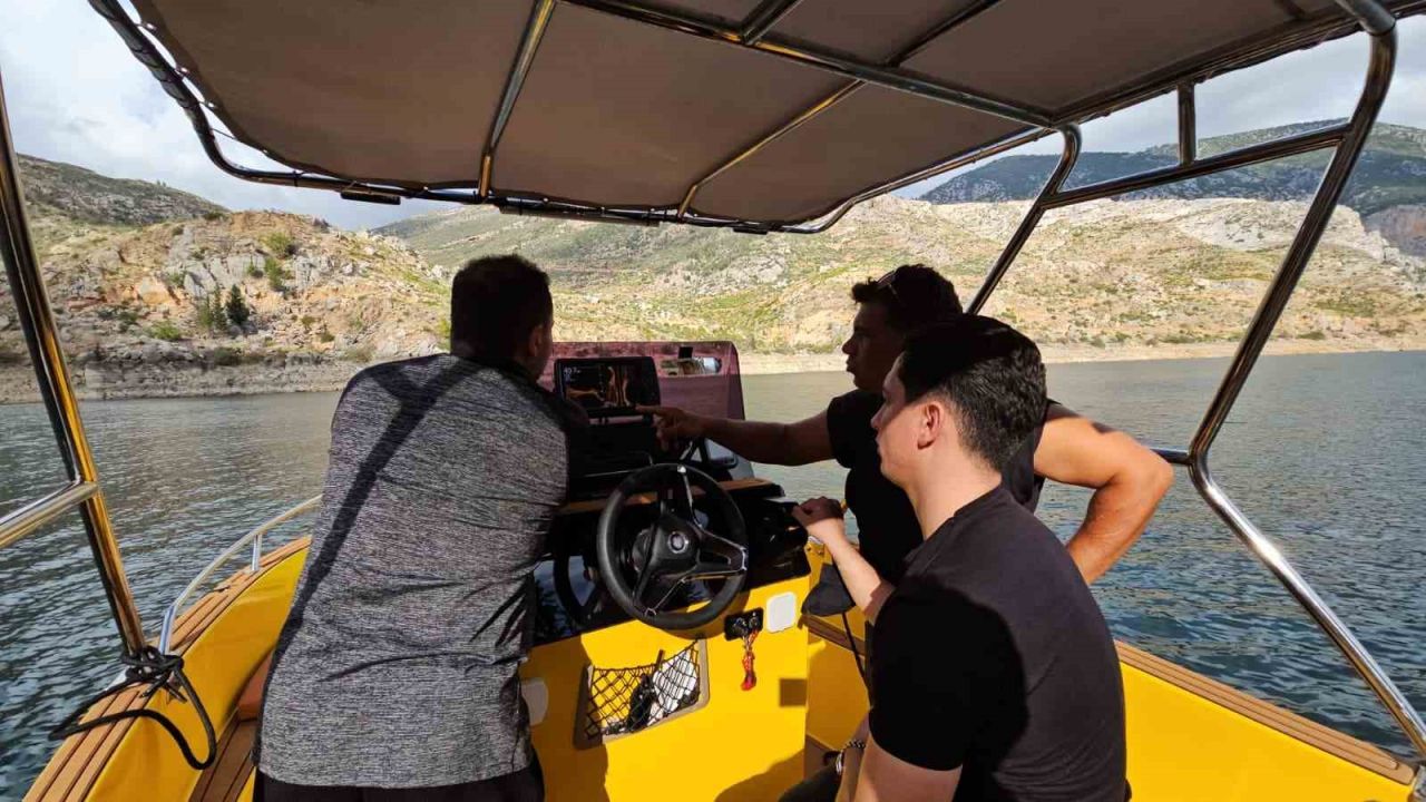 Baraj gölünde kaybolan İrlandalı turisti arama çalışmaları 4. gününde devam etti: Sualtı dron ve robotla arandı