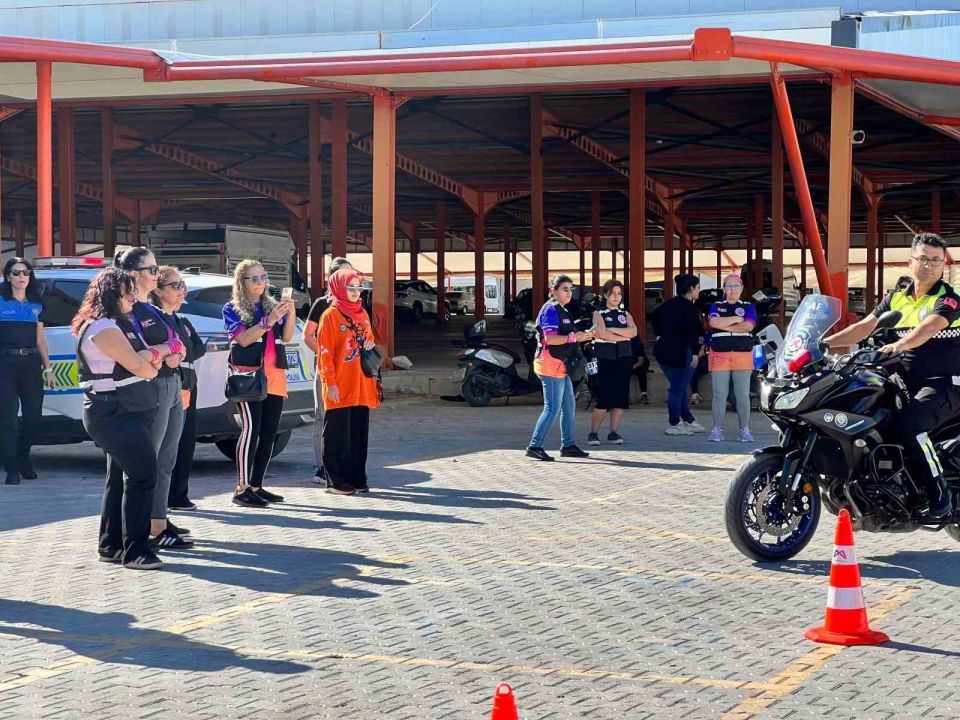 Kadın motosiklet sürücülerine uygulamalı eğitim