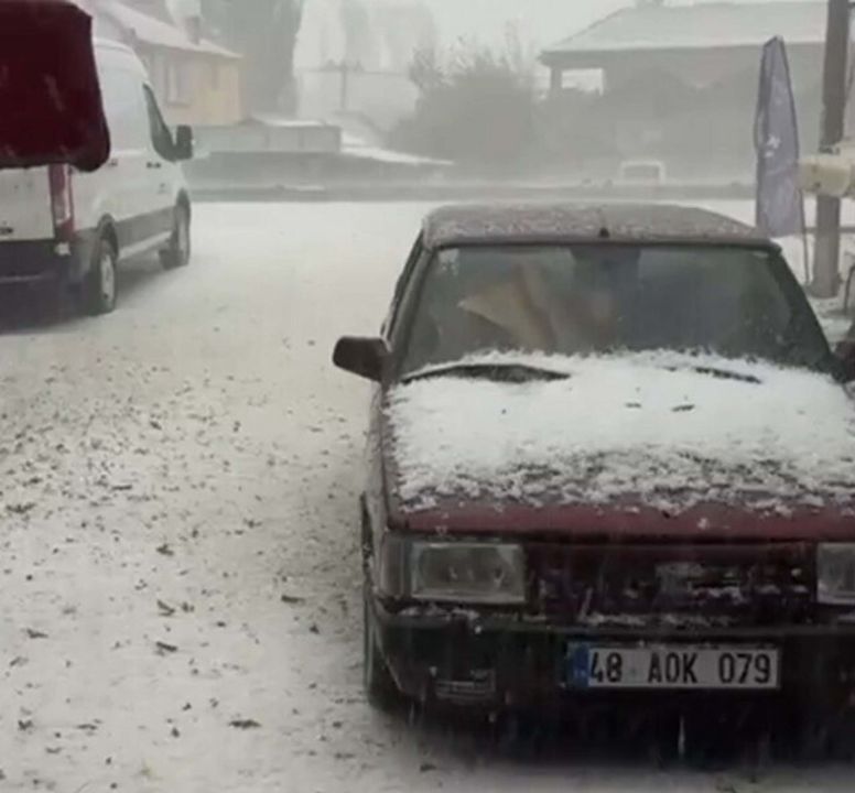 Yağan kar değil dolu!