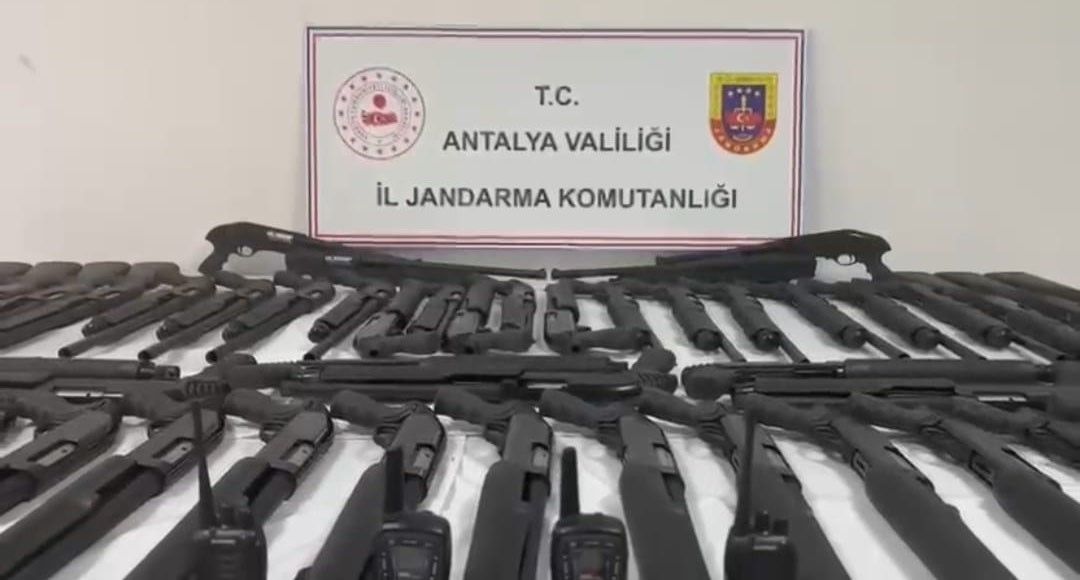 Antalya’da jandarmadan silah kaçakçılarına operasyon: 4 tutuklama