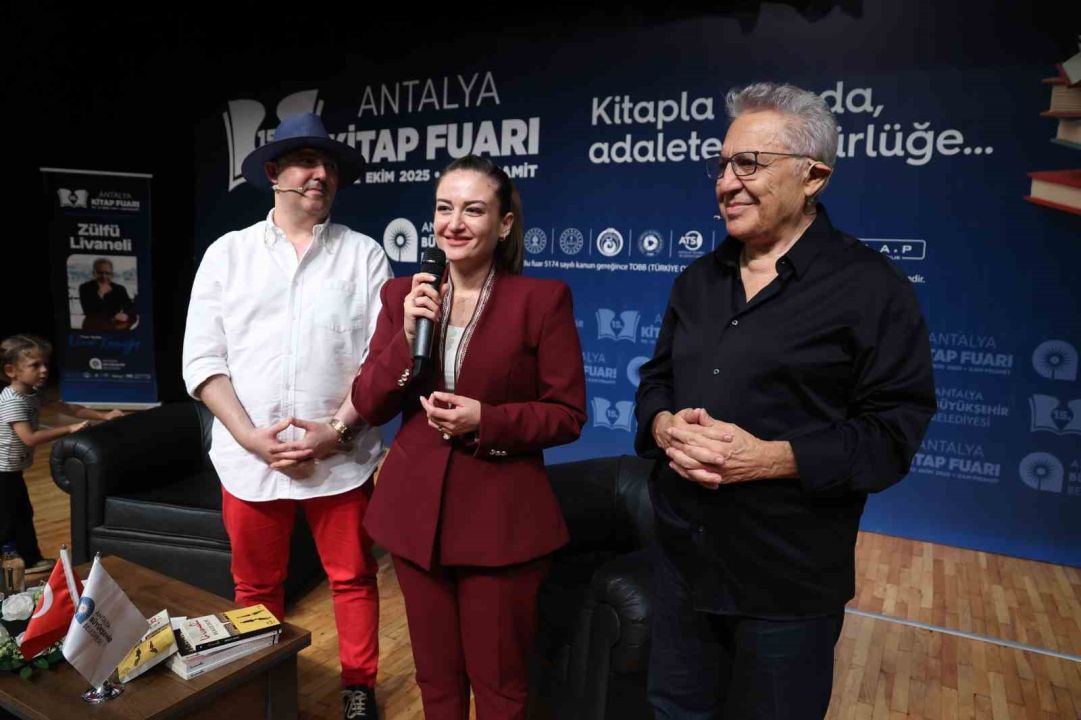 Antalya Kitap Fuarı ilk gününde yoğun ilgi gördü