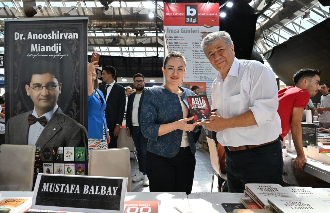 15. Antalya Kitap Fuarı'nda yazarlar okurlarıyla buluştu