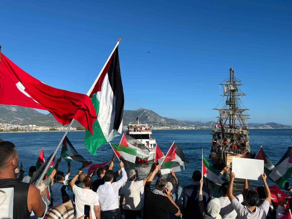 Alanya’da Gazze’ye destek yürüyüşü