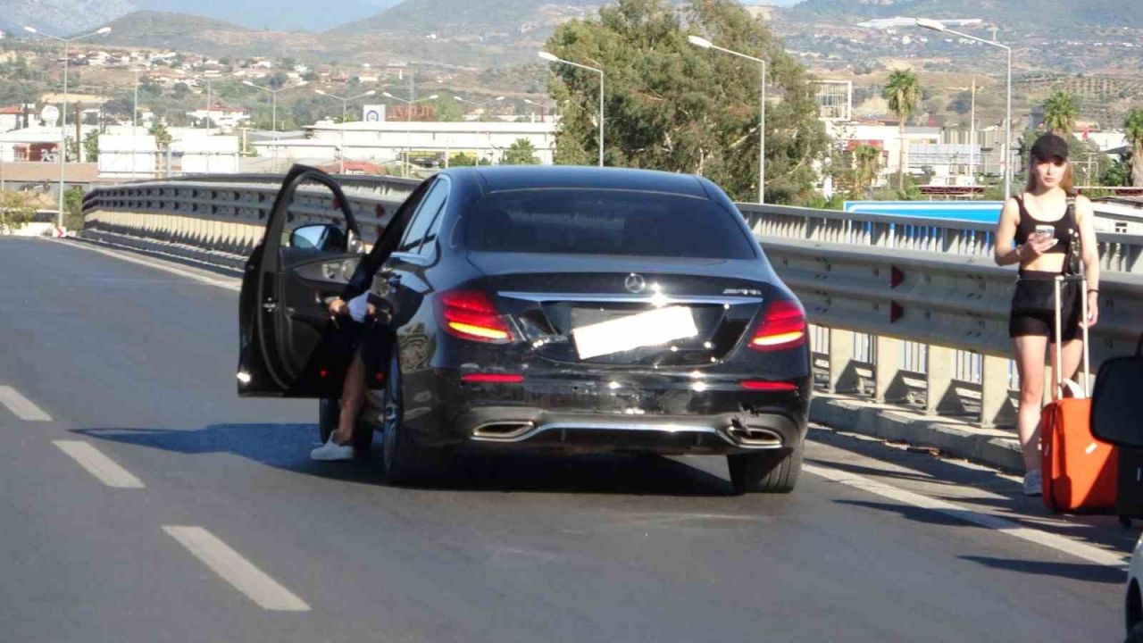 Antalya’da 4 araçlı zincirleme kaza