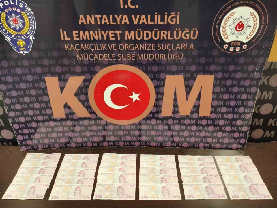 Antalya’da çok sayıda kaçak ürün ele geçirildi