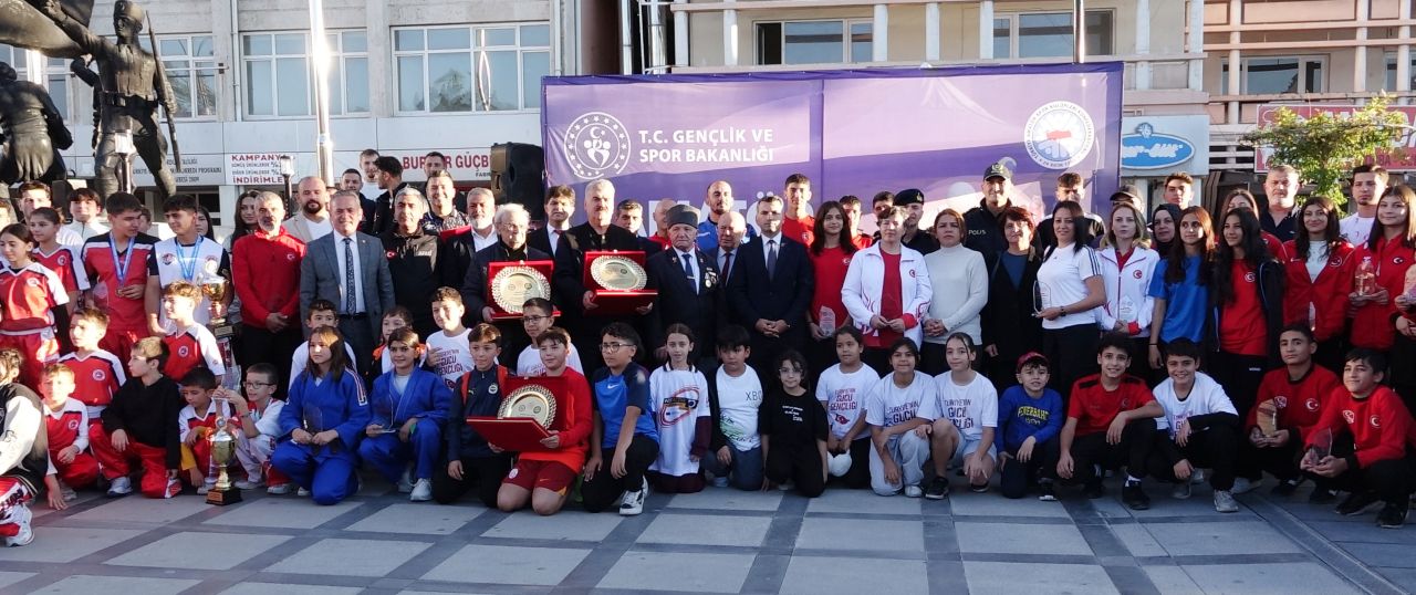 Amatör Spor Haftası'nda ödüller verildi