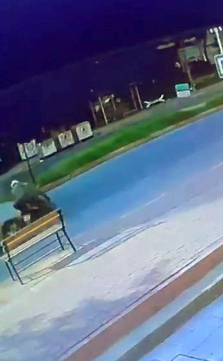 Otomobili üzerine sürdüğü motosikletlinin ölümüne neden olduğu anlar kamerada