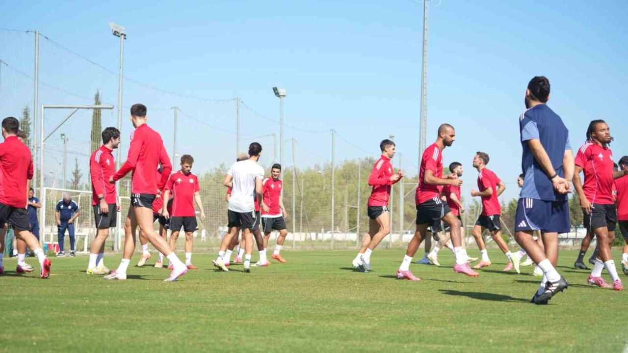 Erol Bulut, Antalyaspor ile ilk antrenmanına çıktı