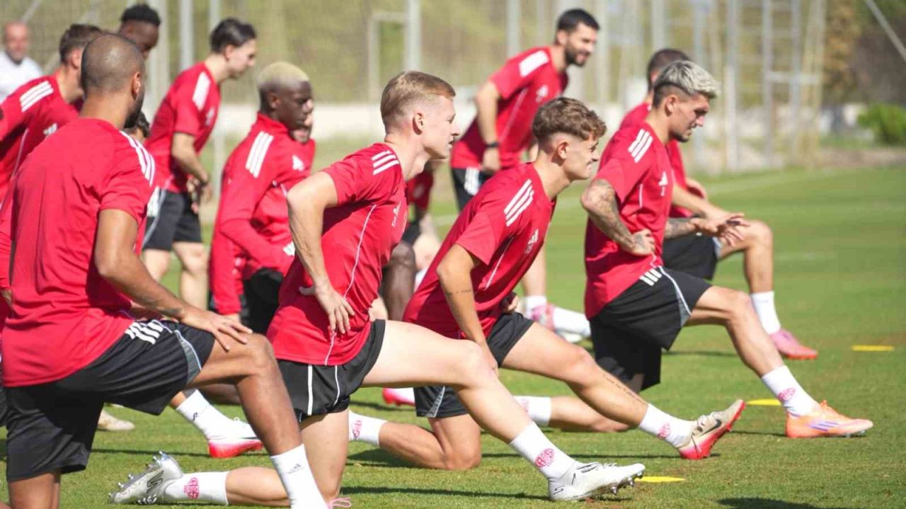 Erol Bulut, Antalyaspor ile ilk antrenmanına çıktı
