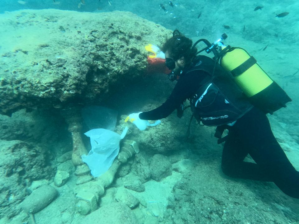 Deniz dibi temizliğinde, 2 bisiklet ve 1 tabanca bulundu