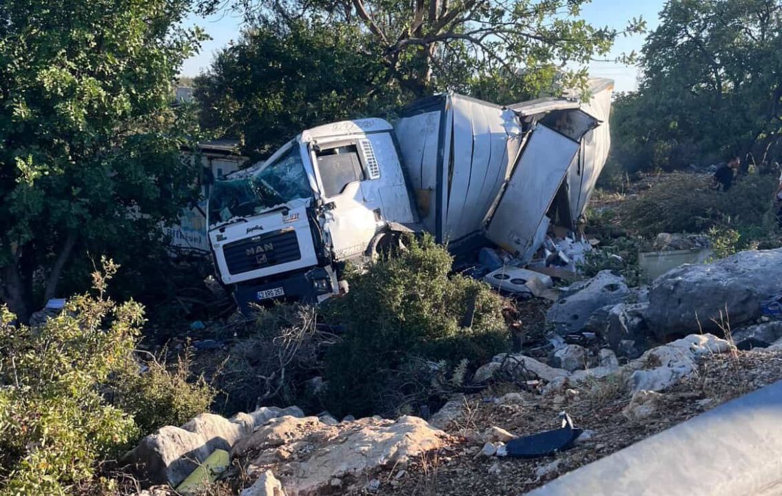 Mersin’de kamyon kazası : 2 yaralı
