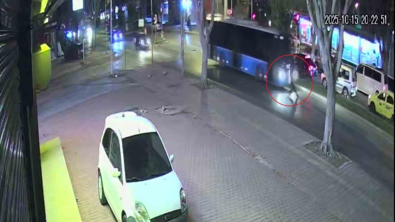 Antalya’da halk otobüsünün yayaya çarptığı kazanın güvenlik kamerası ortaya çıktı