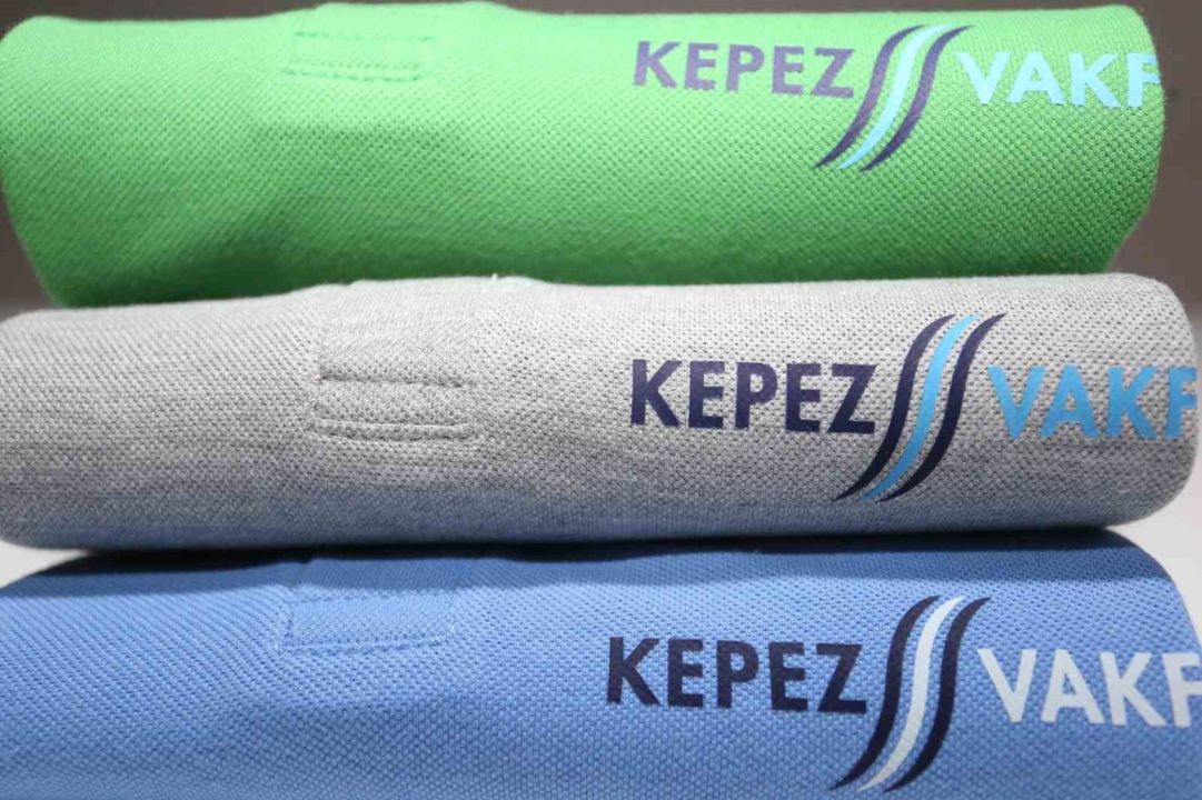 Kepez’de belediye personelinin üniformaları kadın eliyle üretilip tasarruf sağlanıyor