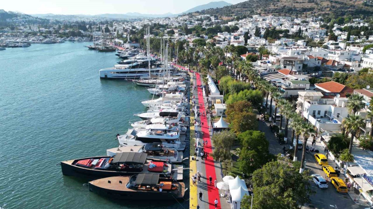 Milyon dolarlık yatlar Bodrum’da buluştu