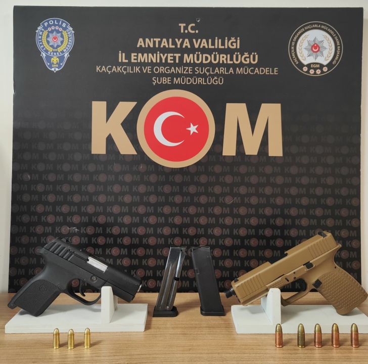 Antalya’da çok sayıda kaçak ürün ele geçirildi
