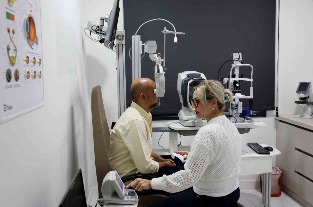 Prof. Dr. Aylin ve M. Nazım Karalezli, yeni muayenehanelerinde hasta kabulüne başladı