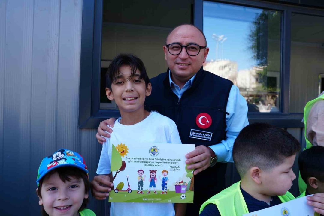 "Takipçim Kadar Çöp Topluyorum": Aras ve minik doğa müfettişleri görevde