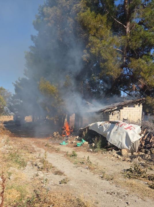 Bucak’ta odunlukta çıkan yangın korkuttu