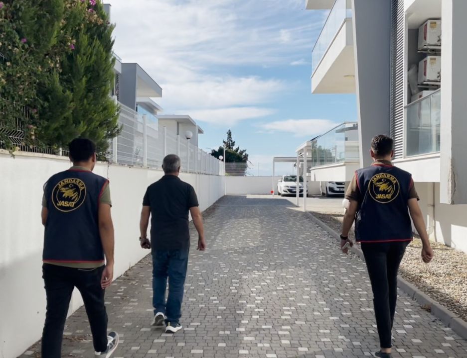 Balkona isabet eden mermilerin faili, 30 farklı güvenlik kamerası 24 saat izlenerek bulundu