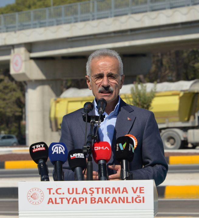 Antalya trafiğini rahatlatacak kavşaklar bakanlar Uraloğlu ve Ersoy’un katılımıyla açıldı