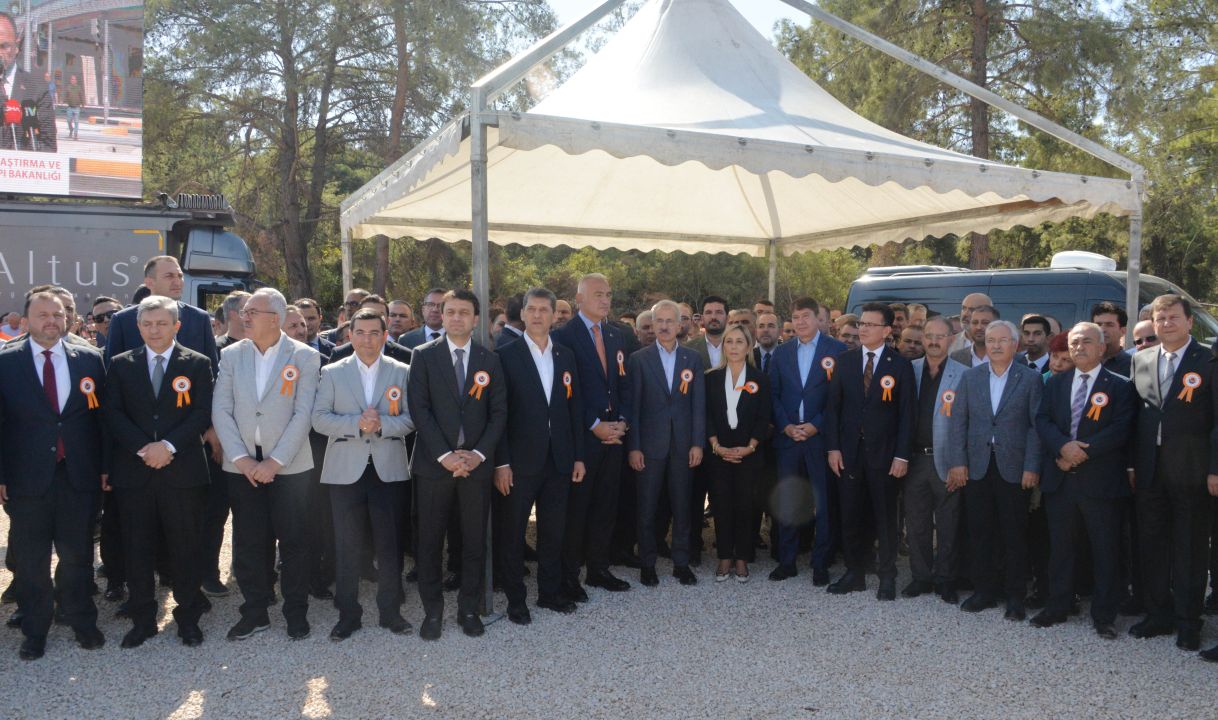 Antalya trafiğini rahatlatacak kavşaklar bakanlar Uraloğlu ve Ersoy’un katılımıyla açıldı