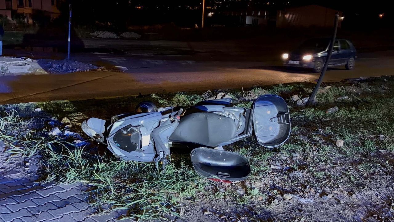 Motosikletiyle refüje çarpan üniversiteli Eren öldü