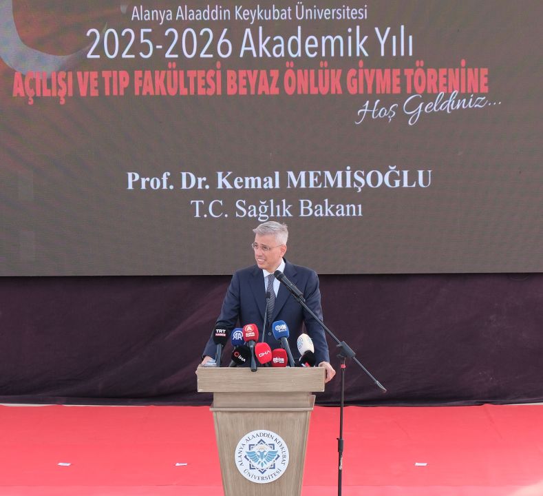 Sağlık Bakanı Memişoğlu: Türkiye hala bir sığınak, bir umut kapısıyız