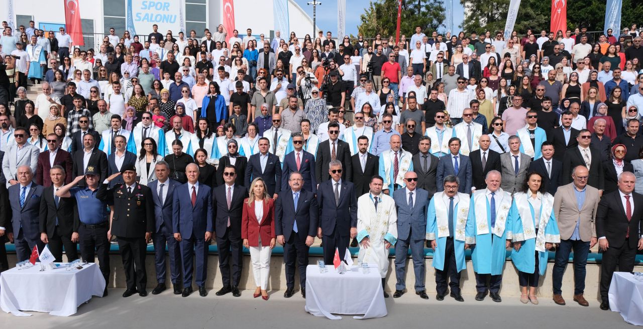 Sağlık Bakanı Memişoğlu: Türkiye hala bir sığınak, bir umut kapısıyız