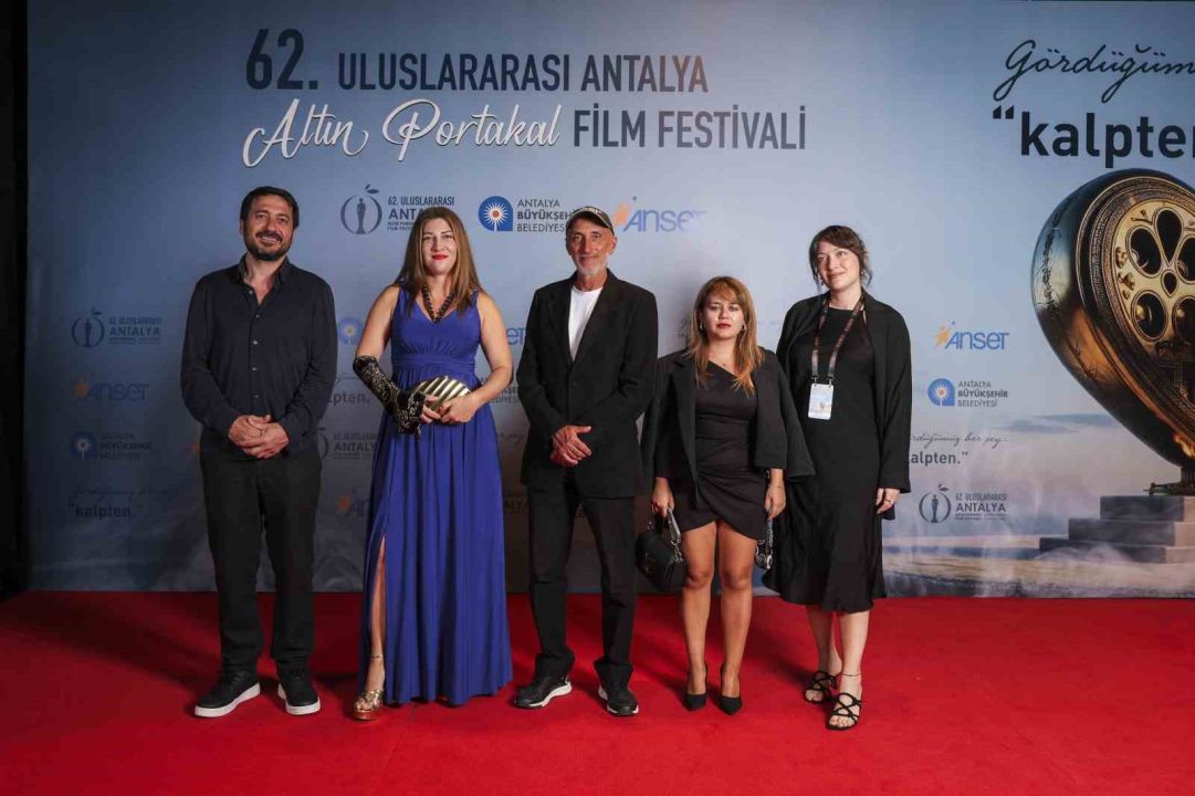 Altın Portakal’ın kapanışında sinemanın yıldızları kırmızı halıda buluştu