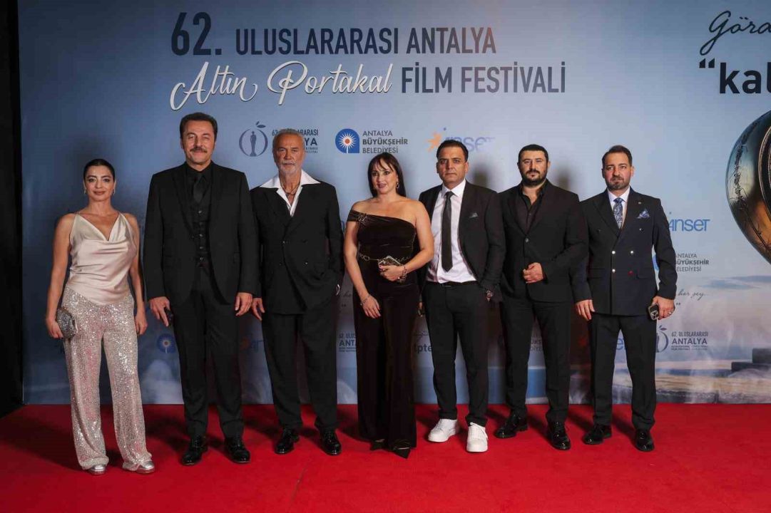 Altın Portakal’ın kapanışında sinemanın yıldızları kırmızı halıda buluştu