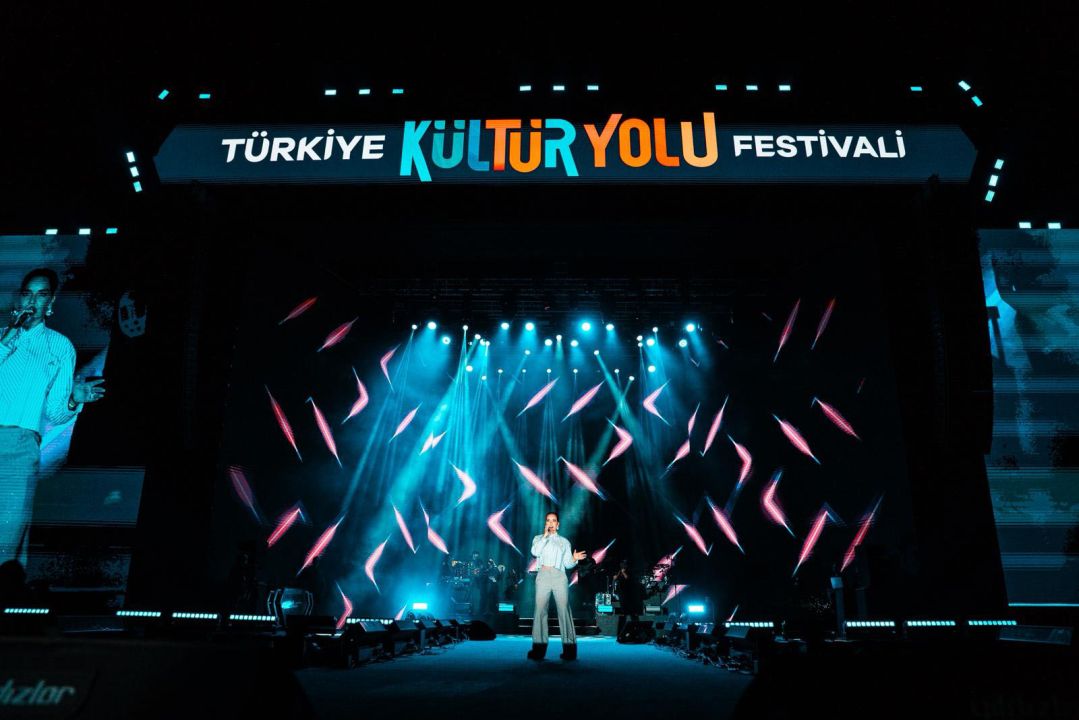 Bengü'den festivale enerjik başlangıç