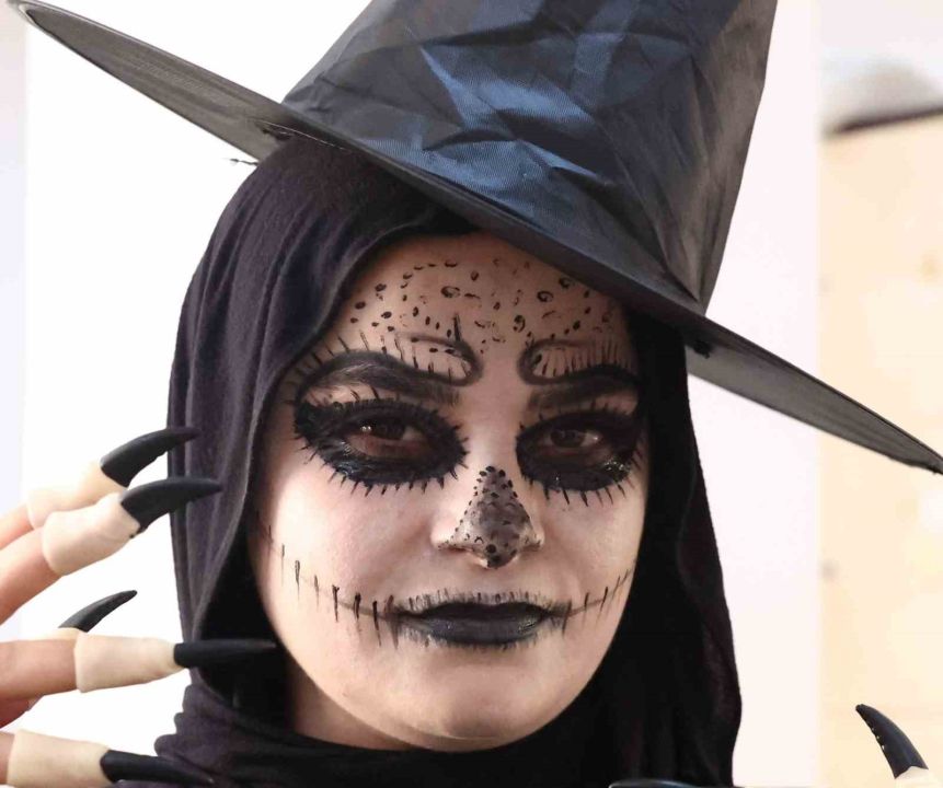 Antalya’da görenleri ‘korkutan’ makyaj