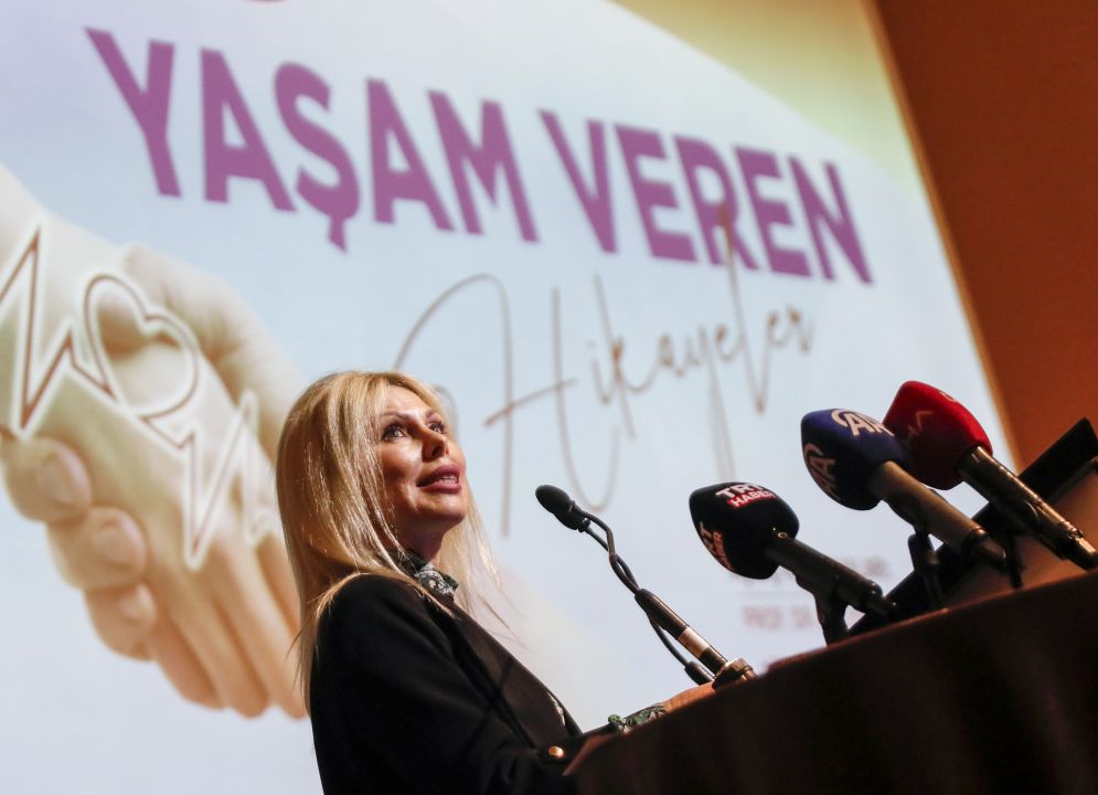 Donör aileleri ve organ bağışı ile yaşama tutunanların duygu dolu buluşması