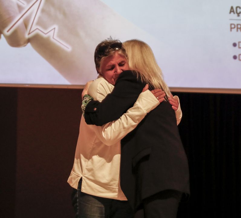 Donör aileleri ve organ bağışı ile yaşama tutunanların duygu dolu buluşması