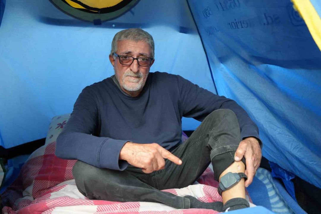 Evlendi, bıçaklandı, evinden oldu, kelepçelendi, sokakta kaldı 64 yaşındaki adamın çilesi bitmedi