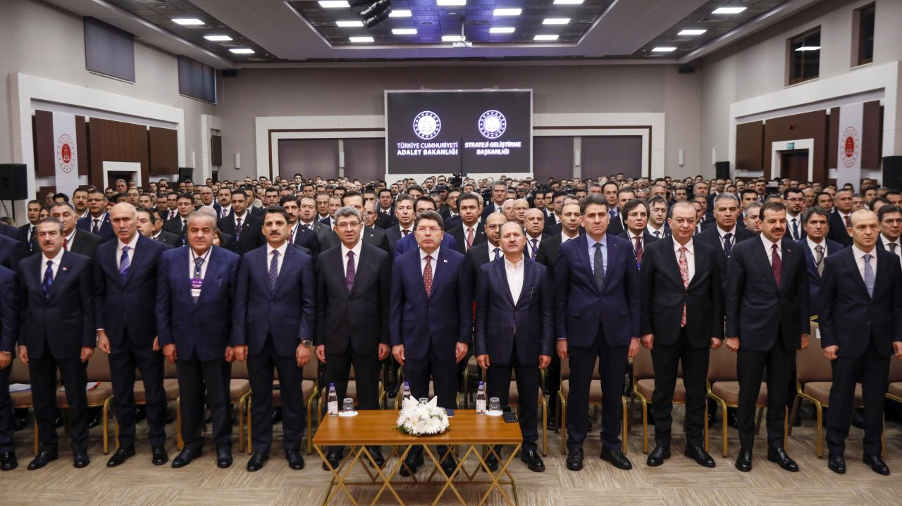 Adalet Bakanı Tunç: Kocaeli'deki yangınla ilgili 3 savcı görevlendirildi