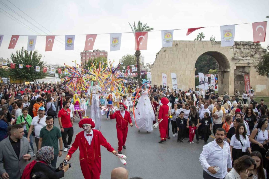 4. Ulusulararası Tarsus Festivali renkli görüntülerle başladı