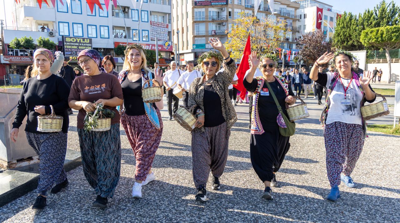 Zeytin ve Zeytinyağı Festivali kortejle başladı