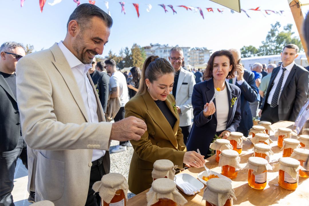 Zeytin ve Zeytinyağı Festivali kortejle başladı