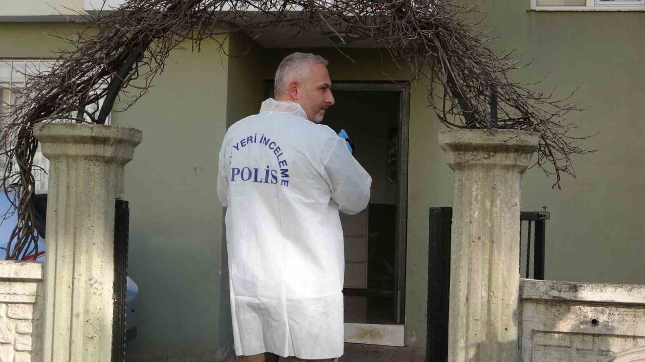 Antalya’da 30 yaşındaki genç evinde ölü bulundu