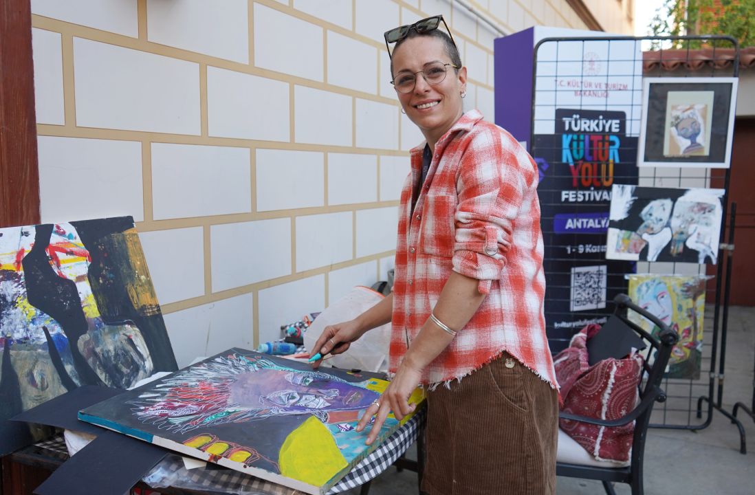 120 resmin bulunduğu dosyayı kaybeden İranlı sanatçı: Onlar çocuklarım gibiydi