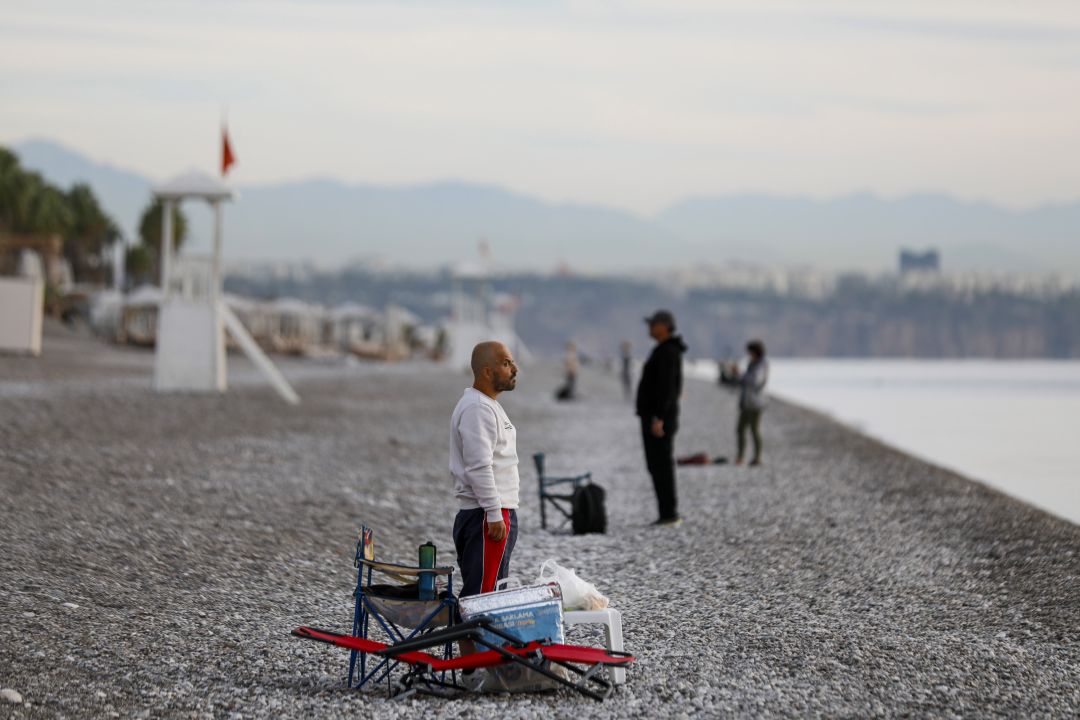 Ata'ya denizde saygı duruşu