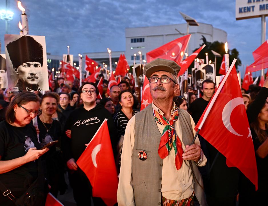 Muratpaşa'da binler Ata'ya Saygı Yürüyüşü'nde buluştu